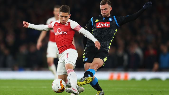 LONDON, ENGLAND - APRIL 11: Lucas Torreira of Arsenal battles for the ball with Fabian Ruiz of Napoli during the UEFA Europa League Quarter Final First Leg match between Arsenal and S.S.C. Napoli at Emirates Stadium on April 11, 2019 in London, England. (Photo by Catherine Ivill/Getty Images) LONDON, ENGLAND - APRIL 11: Lucas Torreira of Arsenal battles for the ball with Fabian Ruiz of Napoli during the UEFA Europa League Quarter Final First Leg match between Arsenal and S.S.C. Napoli at Emirates Stadium on April 11, 2019 in London, England. (Photo by Catherine Ivill/Getty Images)