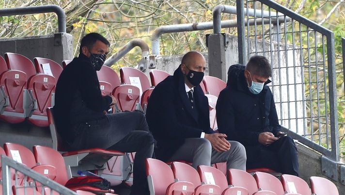 Paolo Maldini (direttore tecnico AC Milan), Ivan Gazidis (amministratore delegato AC Milan) e Frederic Massara (direttore sportivo AC Milan) in tribuna al Vismara per Milan-Inter 4-1 del campionato di Serie A Femminile (Getty Images) 