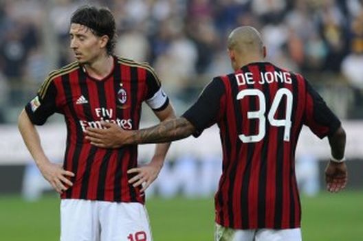Riccardo Montolivo e Nigel De Jong - fonte www.tuttomercatoweb.com Riccardo Montolivo e Nigel De Jong - fonte www.tuttomercatoweb.com