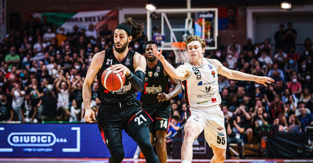 Basket La Virtus batte Tortona 77 a 69 e vola in finale Tutto
