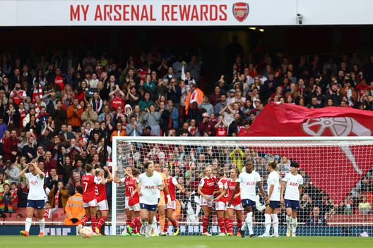 (Photo by Clive Rose/Getty Images) Il derby Arsenal-Tottenham batte il record di spettatori del campionato femminile inglese- immagine 2