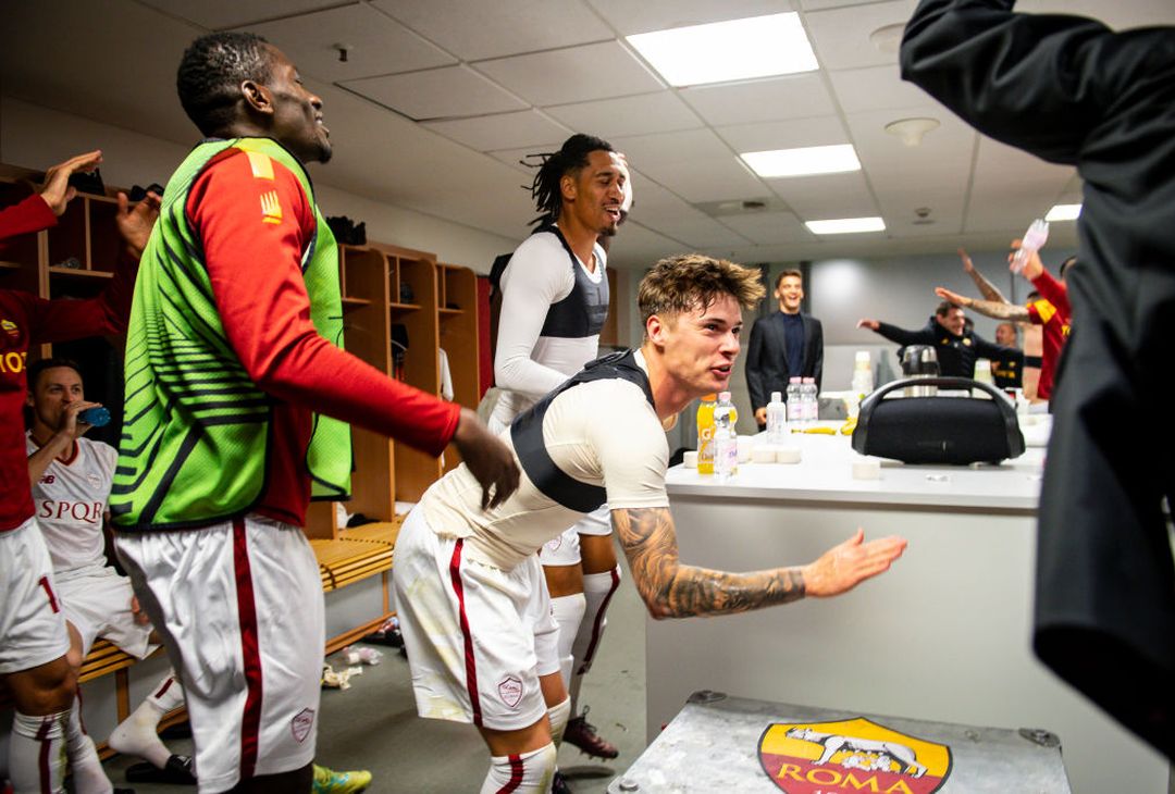 La Roma in finale di Europa League: che festa negli spogliatoi – FOTO GALLERY - immagine 8