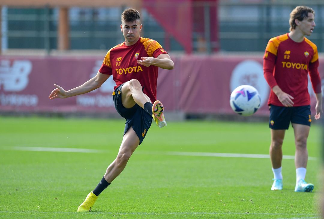 Trigoria, Dybala in gruppo prima della sfida con il Torino – FOTO GALLERY - immagine 5