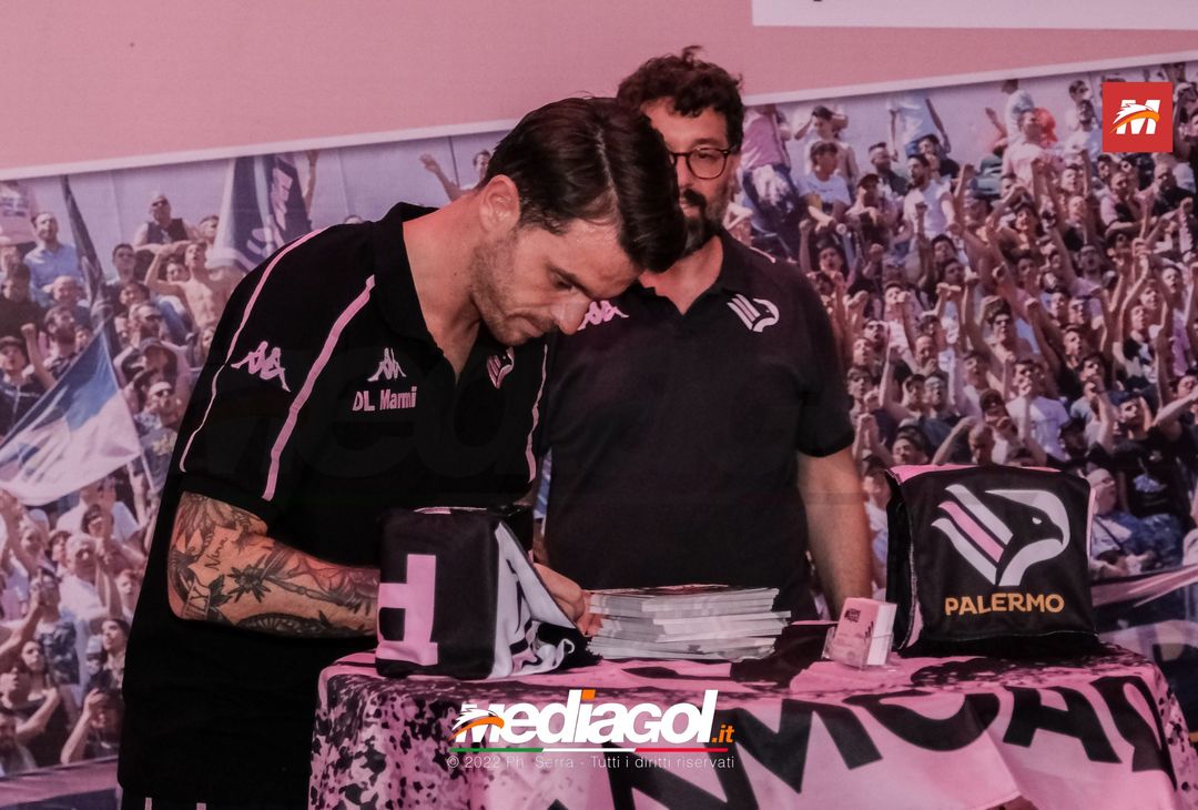 FOTO RITIRO PALERMO, Brunori e l’incontro con i tifosi al Barbera (Gallery) - immagine 34