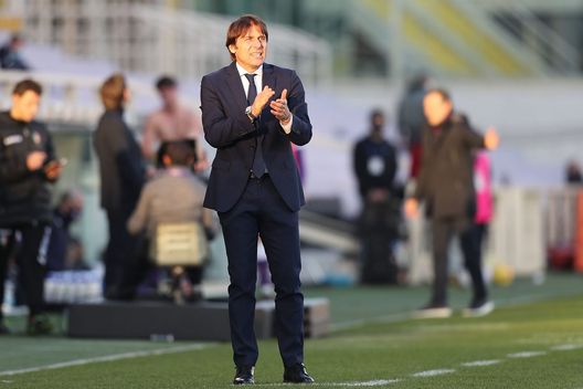 FLORENCE, ITALY - JANUARY 13: Antonio Conte manager of FC Internazionale gestures during the Coppa Italia match between ACF Fiorentina and FC Internazionale at Artemio Franchi on January 13, 2021 in Florence, Italy. Sporting stadiums around Italy remain under strict restrictions due to the Coronavirus Pandemic as Government social distancing laws prohibit fans inside venues resulting in games being played behind closed doors. (Photo by Gabriele Maltinti/Getty Images) FLORENCE, ITALY - JANUARY 13: Antonio Conte manager of FC Internazionale gestures during the Coppa Italia match between ACF Fiorentina and FC Internazionale at Artemio Franchi on January 13, 2021 in Florence, Italy. Sporting stadiums around Italy remain under strict restrictions due to the Coronavirus Pandemic as Government social distancing laws prohibit fans inside venues resulting in games being played behind closed doors. (Photo by Gabriele Maltinti/Getty Images)