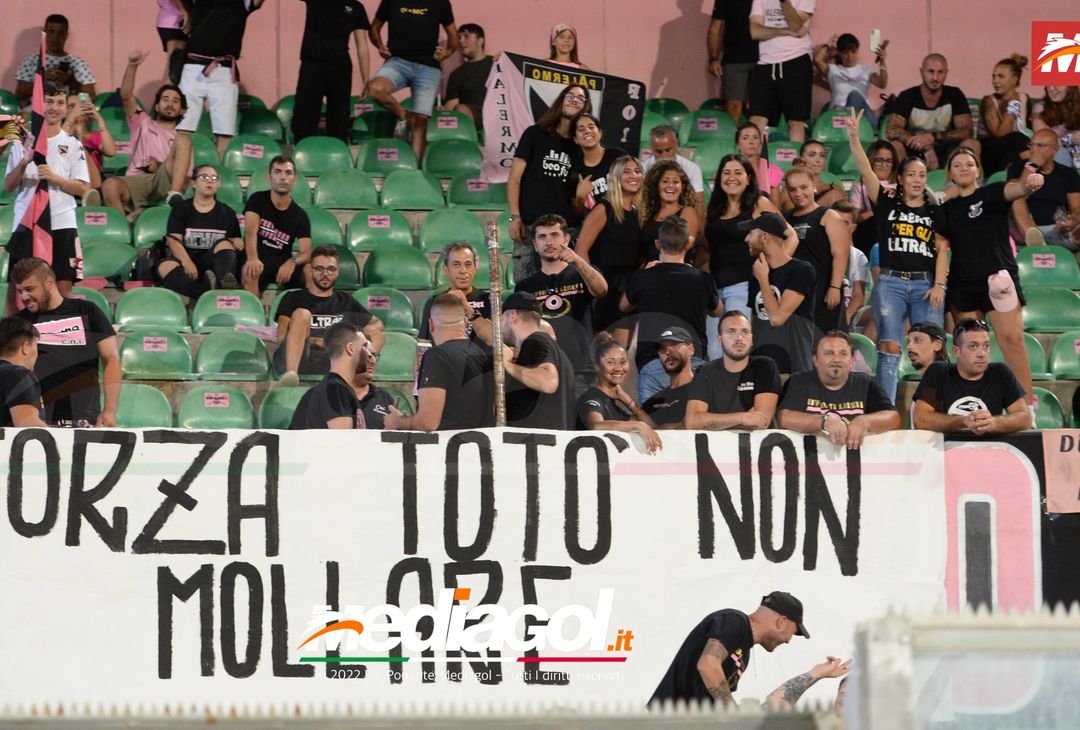 FOTOTIFO, Palermo-Ascoli 2-3: i tifosi allo stadio “Renzo Barbera” (Gallery) - immagine 28