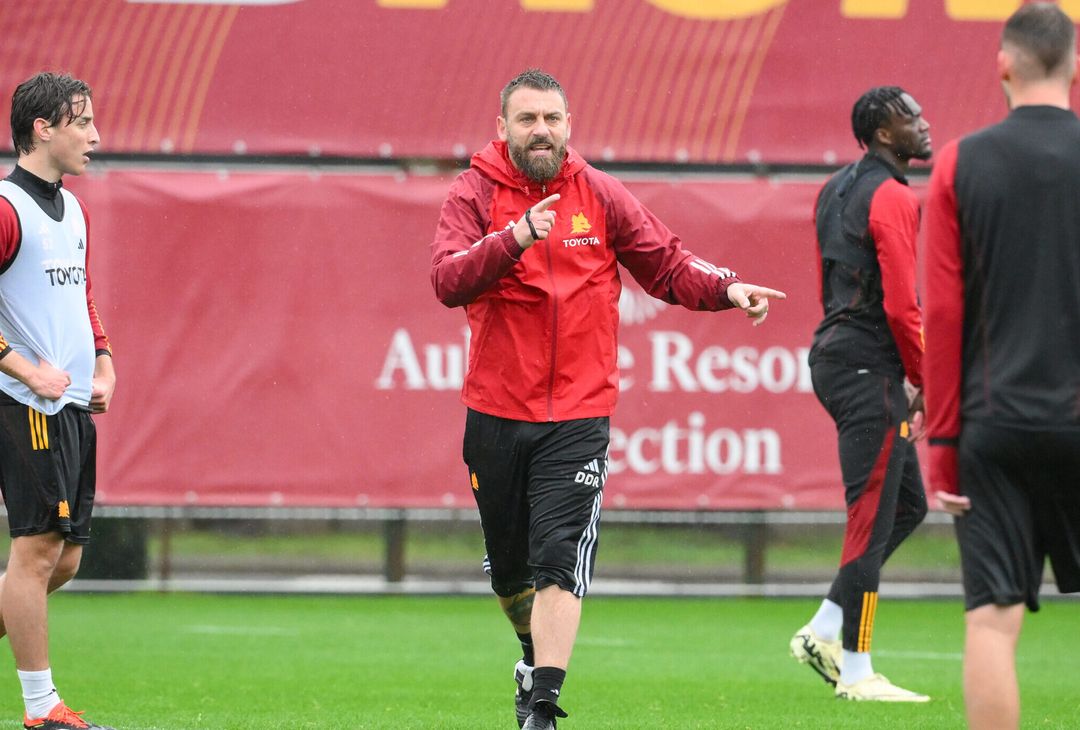 Roma, la ripresa degli allenamenti sotto la pioggia a Trigoria – FOTOGALLERY - immagine 16