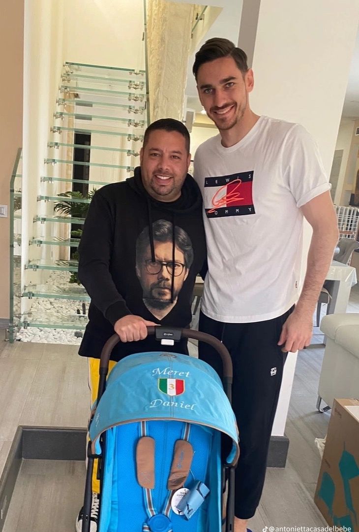 GALLERY Per 4 calciatori del Napoli arriva il passeggino con lo scudetto - immagine 4