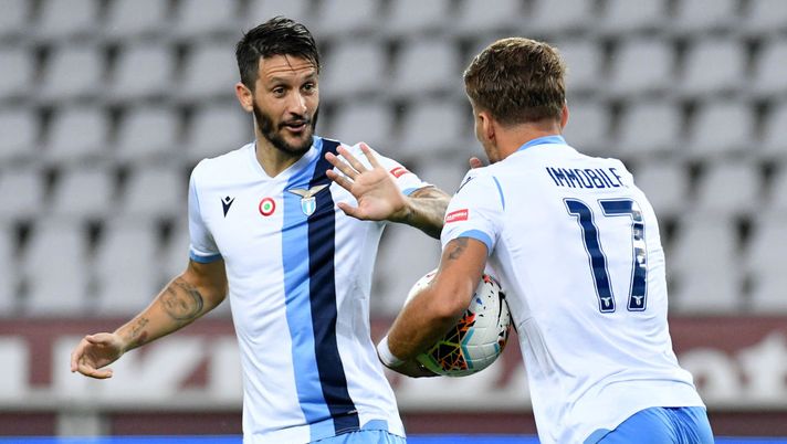 TURIN, ITALY - JUNE 30: Ciro Immobile of SS Lazio celebrates after scoring the first goal of his team with  teammate Marco Parolo during the Serie A match between Torino FC and  SS Lazio at Stadio Olimpico di Torino on June 30, 2020 in Turin, Italy. (Photo by Marco Rosi - SS Lazio/Getty Images) 