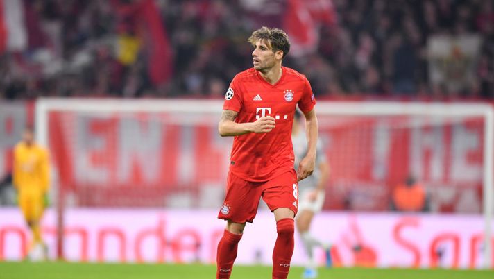 MUNICH, GERMANY - NOVEMBER 06: Javier Martinez of Bayern Muenchen looks on during the UEFA Champions League group B match between Bayern Muenchen and Olympiacos FC at Allianz Arena on November 06, 2019 in Munich, Germany. (Photo by Sebastian Widmann/Bongarts/Getty Images ) MUNICH, GERMANY - NOVEMBER 06: Javier Martinez of Bayern Muenchen looks on during the UEFA Champions League group B match between Bayern Muenchen and Olympiacos FC at Allianz Arena on November 06, 2019 in Munich, Germany. (Photo by Sebastian Widmann/Bongarts/Getty Images )