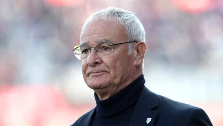 MONZA, ITALY - MARCH 16: Claudio Ranieri, Head Coach of Cagliari Calcio, looks on prior to the Serie A TIM match between AC Monza and Cagliari at U-Power Stadium on March 16, 2024 in Monza, Italy. (Photo by Marco Luzzani/Getty Images) Ranieri: “La sconfitta non cambia nulla! Quando torneranno Mina, Gaetano e Luvumbo” - immagine 1