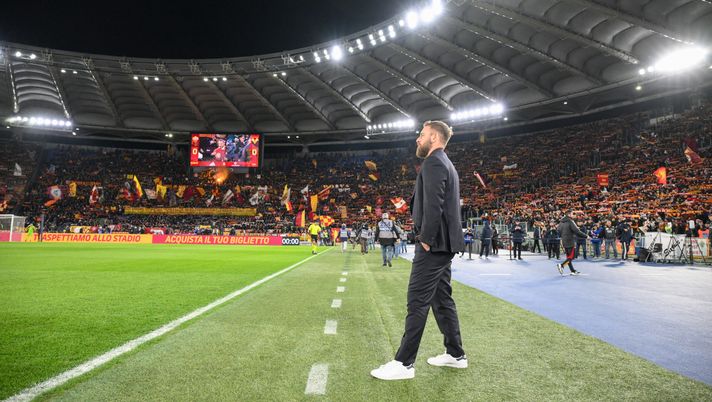 Roma-Verona, la Sud accoglie De Rossi: “Insegna che la maglia deve essere sudata” - immagine 1