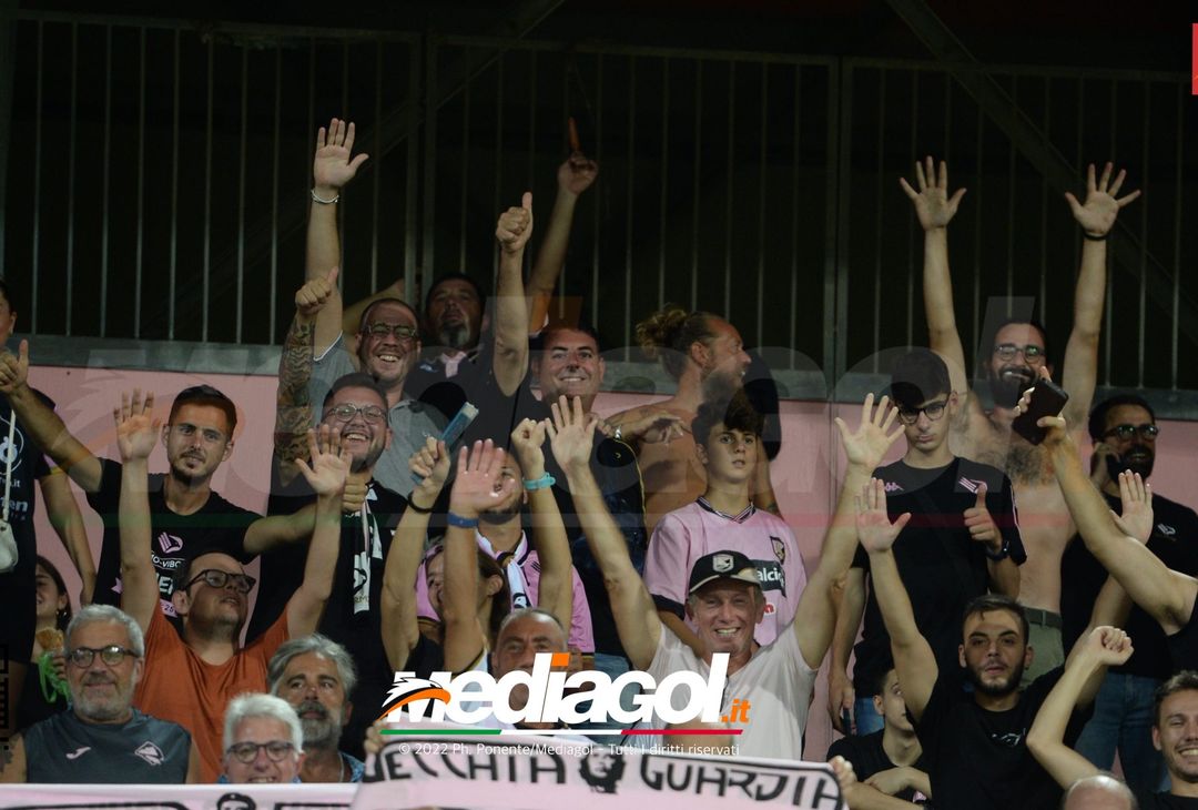 FOTOTIFO, Palermo-Genoa 1-0: i tifosi allo stadio “Renzo Barbera” (Gallery) - immagine 64