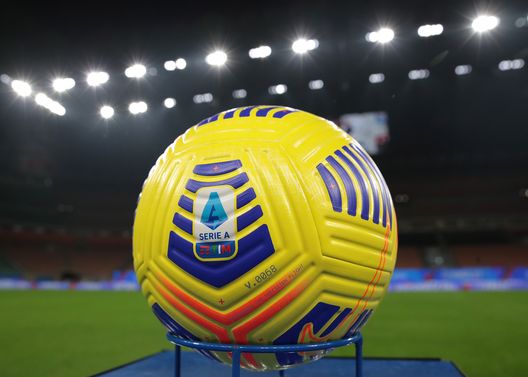 MILAN, ITALY - NOVEMBER 08: Official Lega Serie A match ball Nike Flight Hi-Vis is seen during the Serie A match between AC Milan and Hellas Verona FC at Stadio Giuseppe Meazza on November 8, 2020 in Milan, Italy. (Photo by Emilio Andreoli/Getty Images) MILAN, ITALY - NOVEMBER 08: Official Lega Serie A match ball Nike Flight Hi-Vis is seen during the Serie A match between AC Milan and Hellas Verona FC at Stadio Giuseppe Meazza on November 8, 2020 in Milan, Italy. (Photo by Emilio Andreoli/Getty Images)