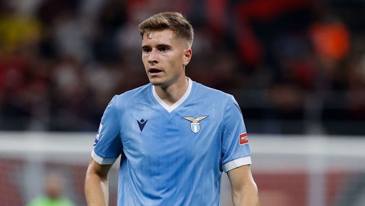 Toma Basic (S.S. Lazio) during the Italian football Serie A match AC Milan vs SS Lazio on September 12, 2021 at the San Siro stadium in Milan, Italy (Photo by Francesco Scaccianoce/LiveMedia/NurPhoto via Getty Images) basic