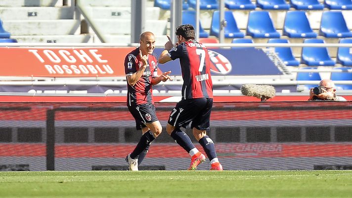 BOLOGNA, ITALY - MAY 02: Rodrigo Palacio celebrates after scoring his team's and his personal third goal the Serie A match between Bologna FC and ACF Fiorentina at Stadio Renato Dall'Ara on May 02, 2021 in Bologna, Italy. Sporting stadiums around Italy remain under strict restrictions due to the Coronavirus Pandemic as Government social distancing laws prohibit fans inside venues resulting in games being played behind closed doors. (Photo by Mario Carlini / Iguana Press/Getty Images) BOLOGNA, ITALY - MAY 02: Rodrigo Palacio celebrates after scoring his team's and his personal third goal the Serie A match between Bologna FC and ACF Fiorentina at Stadio Renato Dall'Ara on May 02, 2021 in Bologna, Italy. Sporting stadiums around Italy remain under strict restrictions due to the Coronavirus Pandemic as Government social distancing laws prohibit fans inside venues resulting in games being played behind closed doors. (Photo by Mario Carlini / Iguana Press/Getty Images)