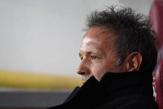  TURIN, ITALY - JANUARY 16: FC Torino head coach Sinisa Mihajlovic looks on during the Serie A match between FC Torino and AC Milan at Stadio Olimpico di Torino on January 16, 2017 in Turin, Italy. (Photo by Valerio Pennicino/Getty Images) 