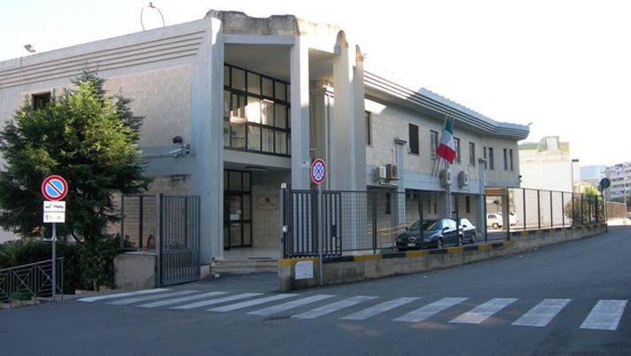 Crotone, seggiolino in campo al derby contro il Catanzaro: Daspo di 2 anni - immagine 1