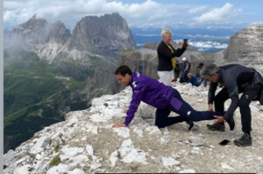 FOTO &#8211; Bonaventura impaurito dall&#8217;altezza e Rosati lo prende in giro&#8230; 
