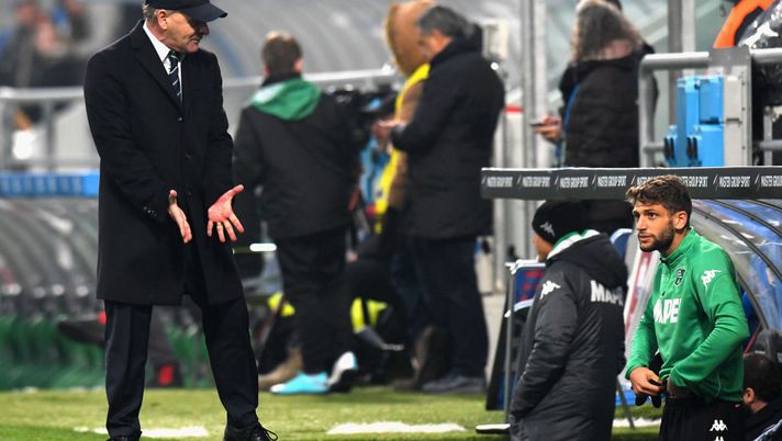 REGGIO NELL'EMILIA, ITALY - NOVEMBER 29: Giuseppe Lachini head coach (L) of US Sassuolo reacts during the TIM Cup match between US Sassuolo and Bari on November 29, 2017 in Reggio nell'Emilia, Italy.  (Photo by Alessandro Sabattini/Getty Images) 