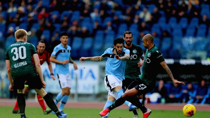 ROME, ITALY - FEBRUARY 29:  Luis Alberto of SS Lazio scores the opening goal during the Serie A match between SS Lazio and Bologna FC at Stadio Olimpico on February 29, 2020 in Rome, Italy.  (Photo by Paolo Bruno/Getty Images) 