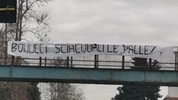 Roma, i tifosi contro Bonucci. Lo striscione in città: “Sciacquaci le pa…”