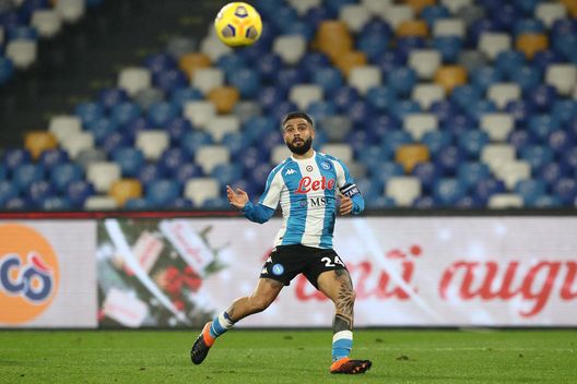 NAPLES, ITALY - DECEMBER 23: Lorenzo Insigne of SSC Napoli scores their sides first goal during the Serie A match between SSC Napoli and Torino FC at Stadio Diego Armando Maradona on December 23, 2020 in Naples, Italy. Sporting stadiums around Italy remain under strict restrictions due to the Coronavirus Pandemic as Government social distancing laws prohibit fans inside venues resulting in games being played behind closed doors. (Photo by Francesco Pecoraro/Getty Images) Napoli, centrocampo forte: Fabian Ruiz in gran forma, Anguissa valore aggiunto- immagine 2