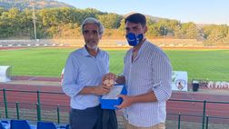 VIDEO, il dono della Virtus Vesuvio al presidente del Palermo Dario Mirri