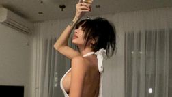 Jovana Djordjevic in abito bianco fa impazzire i social: forme incredibilmente attraenti