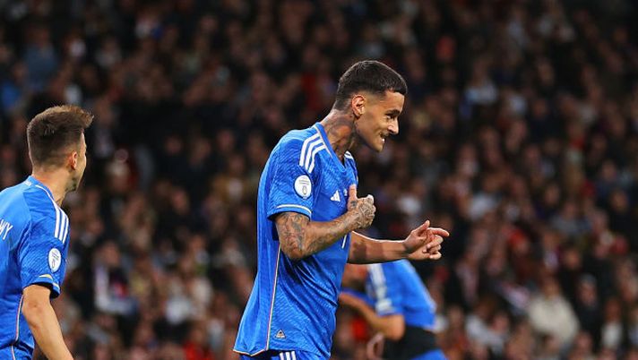 LONDON, ENGLAND - OCTOBER 17: Gianluca Scamacca of Italy celebrates after scoring the team's first goal during the UEFA EURO 2024 European qualifier match between England and Italy at Wembley Stadium on October 17, 2023 in London, England. (Photo by Richard Heathcote/Getty Images) Scamacca: “A livello fisico non mi sento ancora benissimo, ho cercato di aiutare la squadra” - immagine 1