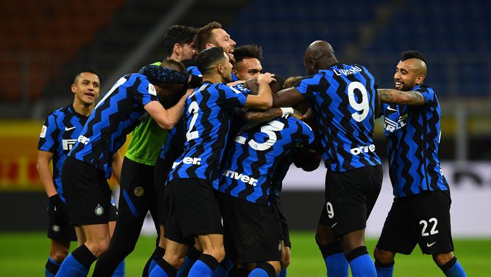 MILAN, ITALY - JANUARY 26: Christian Eriksen of FC Internazionale celebrates with team-mates after scoring the gaol during the Coppa Italia match between FC Internazionale and AC Milan at Stadio Giuseppe Meazza on January 26, 2021 in Milan, Italy. Sporting stadiums around Italy remain under strict restrictions due to the Coronavirus Pandemic as Government social distancing laws prohibit fans inside venues resulting in games being played behind closed doors. (Photo by Claudio Villa - Inter/Inter via Getty Images) MILAN, ITALY - JANUARY 26: Christian Eriksen of FC Internazionale celebrates with team-mates after scoring the gaol during the Coppa Italia match between FC Internazionale and AC Milan at Stadio Giuseppe Meazza on January 26, 2021 in Milan, Italy. Sporting stadiums around Italy remain under strict restrictions due to the Coronavirus Pandemic as Government social distancing laws prohibit fans inside venues resulting in games being played behind closed doors. (Photo by Claudio Villa - Inter/Inter via Getty Images)