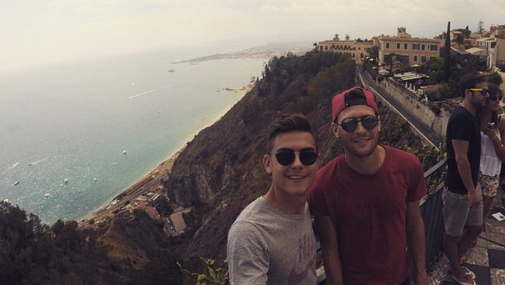 Dybala: “Barreto-Maresca fondamentali per me. Vazquez? Con lui c’è un’amicizia troppo grande” Dybala: “Barreto-Maresca fondamentali per me. Vazquez? Con lui c’è un’amicizia troppo grande”