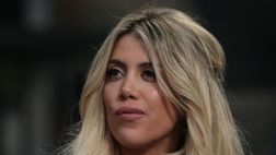 Tuta e décolleté in bella vista: il buongiorno hot di Wanda Nara