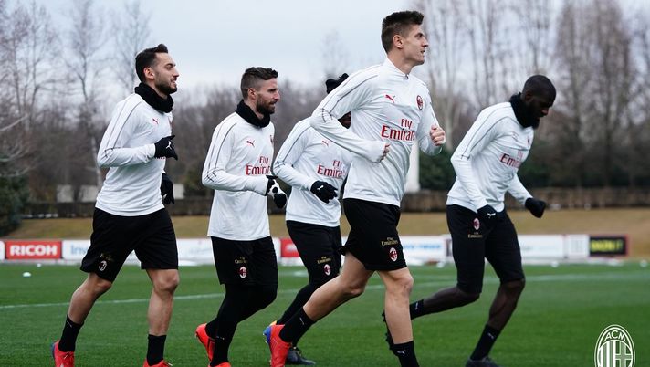 Il Milan si allena a Milanello, @acmilan 