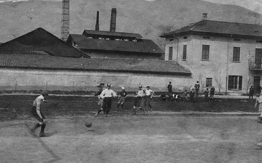 Il primo derby milanese a Chiasso: primo gol di Pietro Lana l'interista pentito... Il primo derby milanese a Chiasso: primo gol di Pietro Lana l'interista pentito...