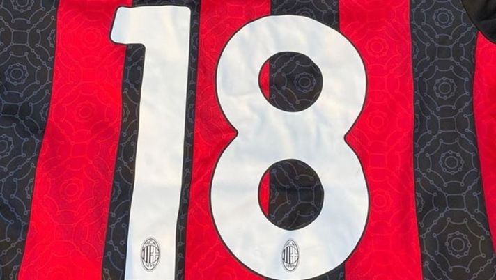 La nuova maglia 2020/2021 n. 18 regalata dal Milan a Riccardo Montolivo Maglia nuova milan montolivo