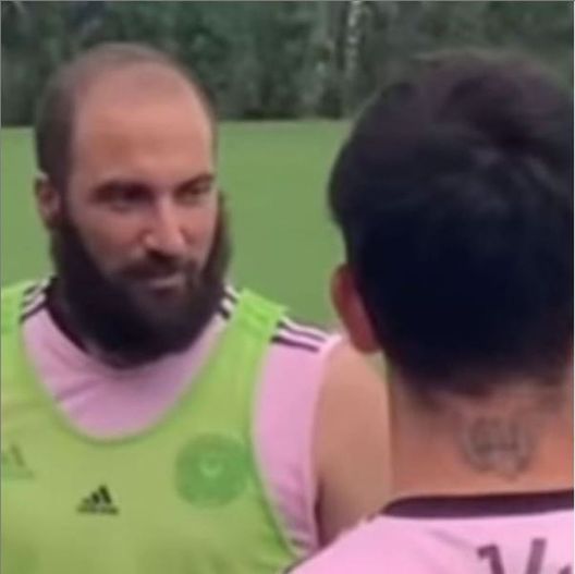 Il nuovo look di Gonzalo Higuain Il nuovo look di Gonzalo Higuain