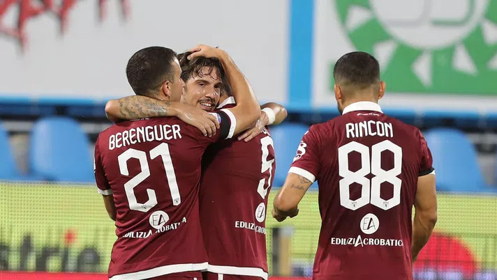 FERRARA, ITALY - JULY 26: Simone Verdi of FC Torino celebrates after scoring a goal during the Serie A match between SPAL and  Torino FC at Stadio Paolo Mazza on July 26, 2020 in Ferrara, Italy.  (Photo by Gabriele Maltinti/Getty Images)