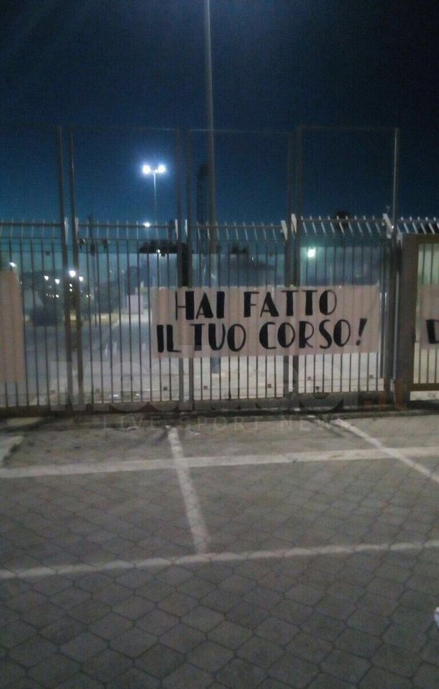 Striscione apparso allo stadio Renzo Barbera   Striscione apparso allo stadio Renzo Barbera