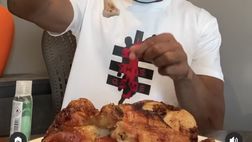 Evra, lo sketch con il pollo è esilarante (VIDEO)