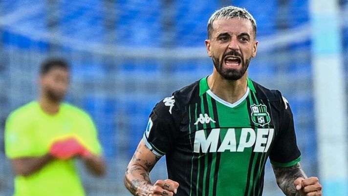Sassuolo's Italian forward Francesco Caputo celebrates after scoring during the Italian Serie A football match Lazio Rome vs Sassuolo played behind closed doors on July 11, 2020 at the Olympic stadium in Rome, as the country eases its lockdown aimed at curbing the spread of the COVID-19 infection, caused by the novel coronavirus. (Photo by Vincenzo PINTO / AFP) (Photo by VINCENZO PINTO/AFP via Getty Images) La TOP 11 di chi non fa le coppe: sono promossi per l’asta, giocheranno sempre!- immagine 1