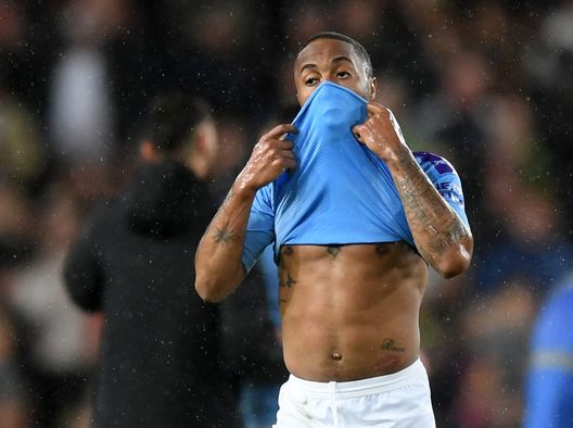 (Photo by Michael Regan/Getty Images) Le scarpette nuove di Sterling: con i colori dei bus che prendeva da ragazzo…- immagine 2