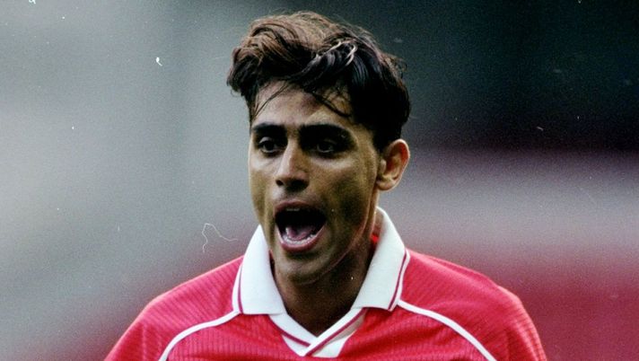 Angelo Carbone nel 1998 con la maglia del Nottingham Forest (credits: GETTY Images) 