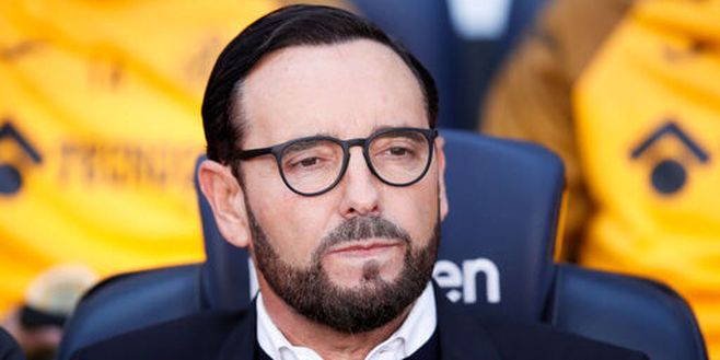 BARCELONA, SPAIN - FEBRUARY 15: Jose Bordalas of Getafe CF looks on prior the Liga match between FC Barcelona and Getafe CF at Camp Nou on February 15, 2020 in Barcelona, Spain. (Photo by Eric Alonso/Getty Images) BARCELONA, SPAIN - FEBRUARY 15: Jose Bordalas of Getafe CF looks on prior the Liga match between FC Barcelona and Getafe CF at Camp Nou on February 15, 2020 in Barcelona, Spain. (Photo by Eric Alonso/Getty Images)