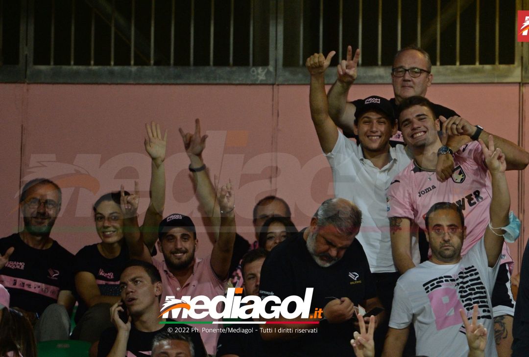 FOTOTIFO, Palermo-Genoa 1-0: i tifosi allo stadio “Renzo Barbera” (Gallery) - immagine 57