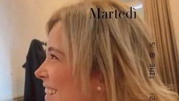 VIDEO / Diletta Leotta pronta per truccarsi: Can Yaman le ruba un bacio