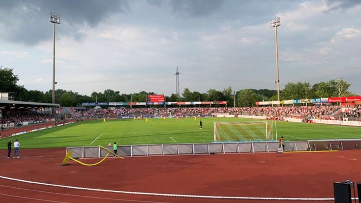 Colonia ritrova il suo derby: 4-0 in amichevole e grande festa per i tifosi 