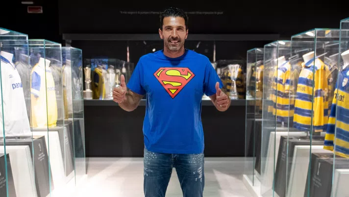 Buffon al Parma, non una splendida accoglienza: &#8220;Onora la maglia&#8221;