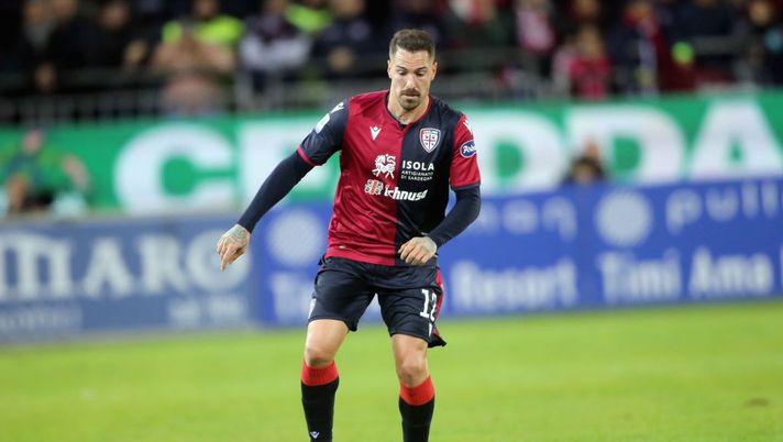 CAGLIARI, ITALY - DECEMBER 16:   Fabrizio Cacciatore of Cagliari controls the ball during the Serie A match between Cagliari Calcio and SS Lazio at Sardegna Arena on December 16, 2019 in Cagliari, Italy.  (Photo by Enrico Locci/Getty Images) 