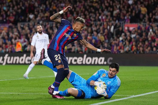 (Photo by Angel Martinez/Getty Images) Il Barca supera per 1-0 il Las Palmas, in un match fra Var e cartellini rossi…- immagine 2